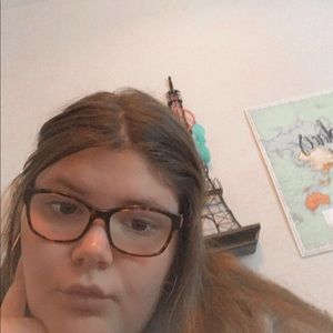 Meet your Posher, Chloe